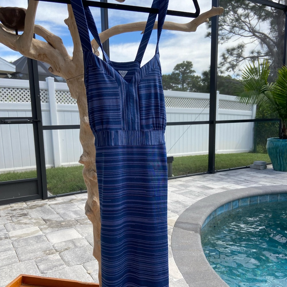 Columbia Omni wick dress medium